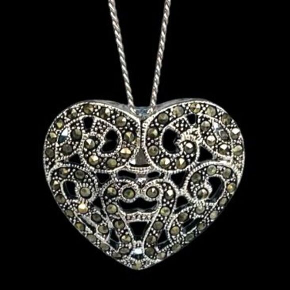 ID# Exquisite Intricate Vintage Heart Sterling Necklace. - Picture 2 of 9